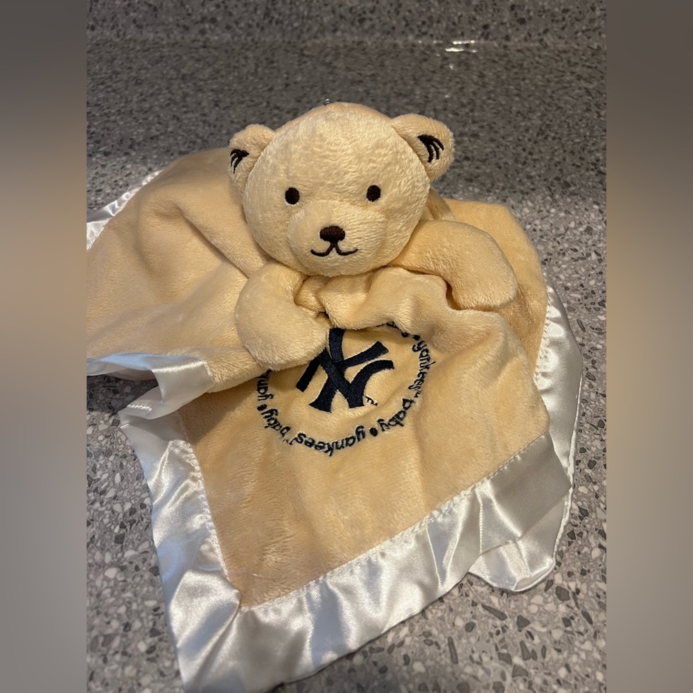 Vintage NY Yankees Fanatic Baby Snuggle Bear Lovey Plush Blankie:Cream & White